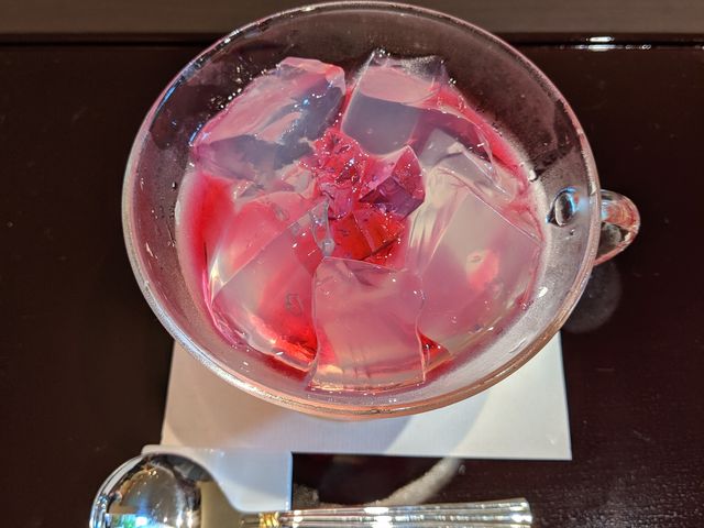 見た目もさわやか_大極殿 六角店・甘味処 栖園