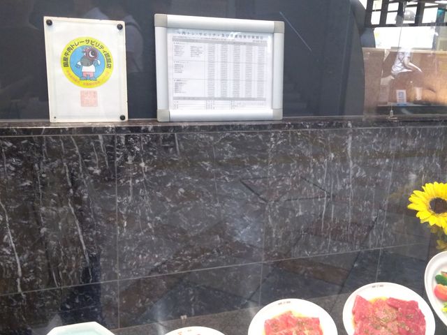 リアルなサンプルが食欲をそそります。_食道園 なんばウォーク店