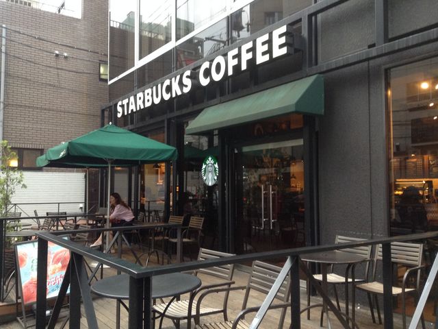 店頭席がイイ_スターバックス・コーヒー 南青山骨董通り店