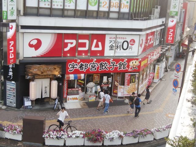 宇都宮駅前にあり、すぐに目につきます。お店はお客さんで一杯になっていました。_宇都宮餃子館 駅前中央店