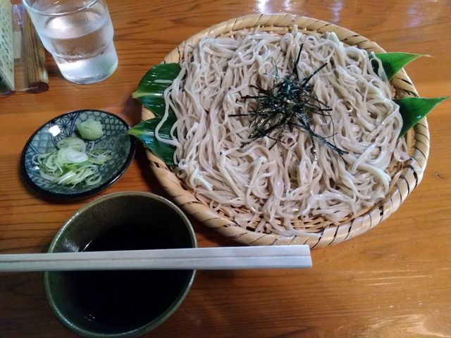 ざるそば(大盛り)です。_明郷