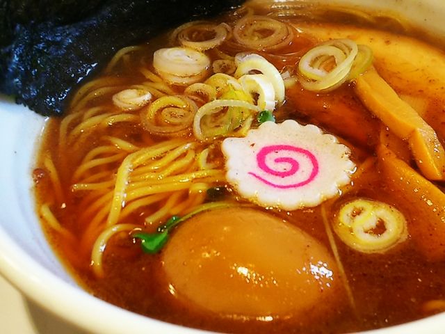ナルト入りのラーメンは減ってきたとか。やっぱりナルトは良いものです。_麺屋 川崎商店