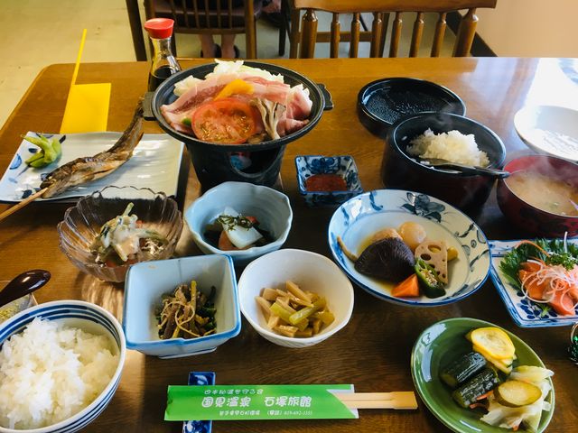 石塚旅館さん夕食。_国見温泉