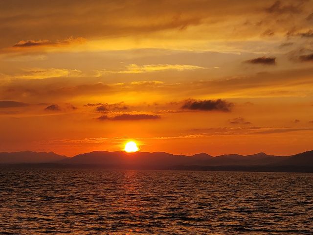 全体が夕日色_宍道湖観光遊覧船