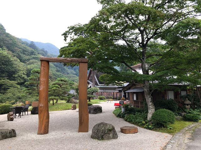 板室温泉5(大黒屋さんの庭園入口)_板室温泉