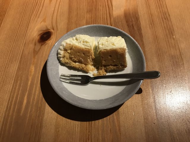 潰れたレアチーズケーキ_しろたえ