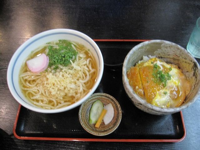 丼とうどんセット_うどん豊前屋 官べえ
