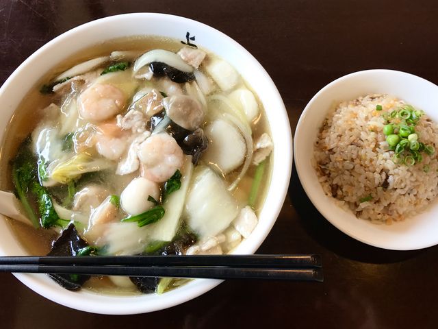 エビラーメンと半チャーハン♪_上海厨房 中倉店
