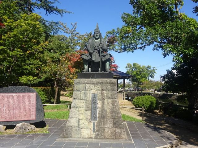 米沢城址:謙信公像_米沢城址
