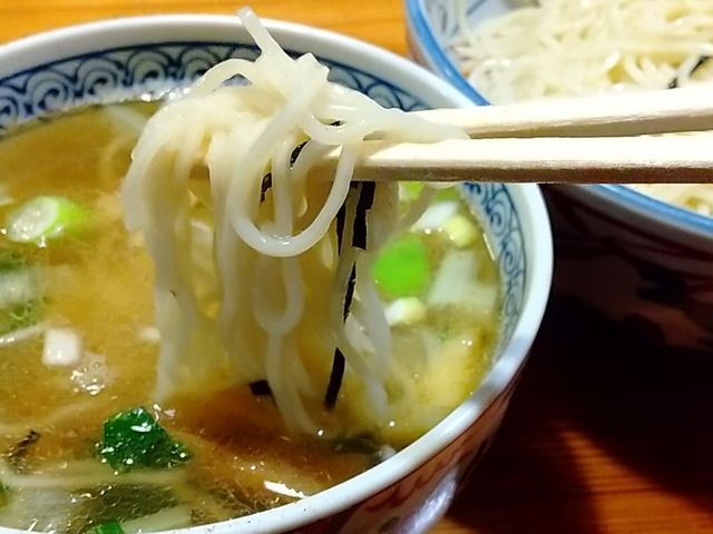 塩つけ麺の細麺リフト。_ラーメン武藤製麺所