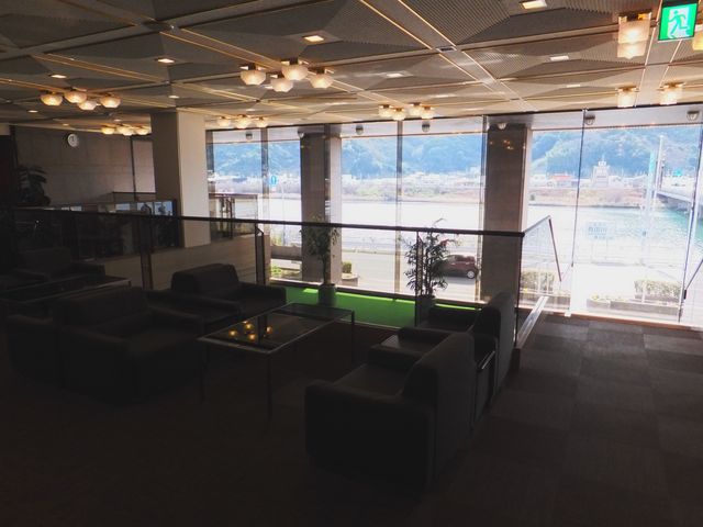 資料館となりのロビーからの有田川の眺めが良い。_有田市郷土資料館・みかん資料館