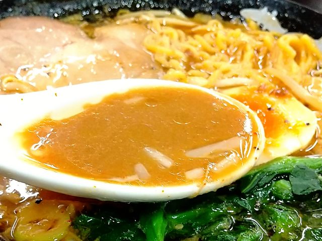 割りと濃厚な味噌スープでした。_らーめん蔵芸 ホームズ足立小台店