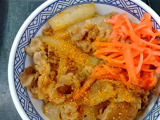 七味と紅しょうがでいただきまーす。_吉野家尾久橋通り皿沼店