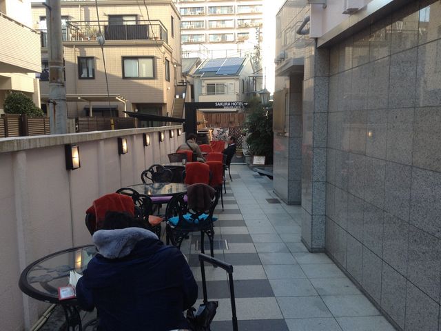 奥にもあるテラス席_サクラカフェ SAKURA CAFE &ダイニング 幡ヶ谷