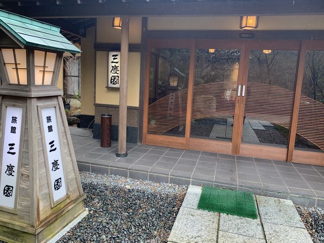 旅館玄関_三慶園
