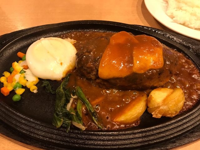 チーズハンバーグ_レストラン ドルチエ