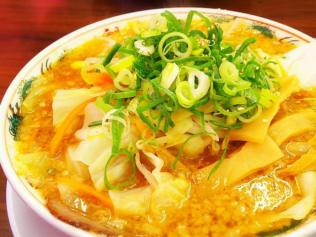 背脂系ラーメンを提供するラーメンチェーン店!_ラーメン魁力屋 河原町三条店