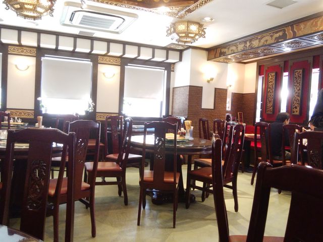 店内は明るく綺麗です。_中華楼