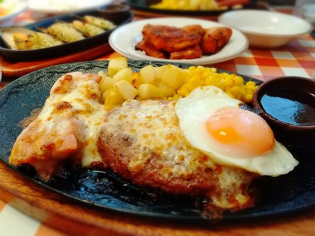 チーズがたっぷりのハンバーグとチキングリル_サイゼリヤ 福井駅前店