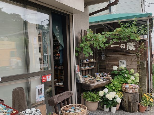 可愛い陶芸品が沢山並んでいた入り口です_手づくり工房 一の蔵