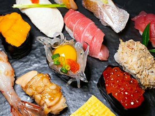 『店主おまかせ握り寿司』\3500(税別)タコ白子、平ガニ、春小鯛が見えてます。_すし処神田