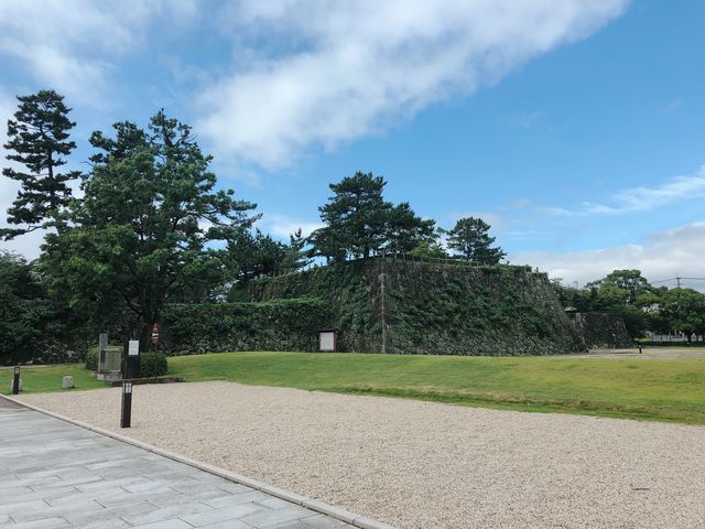 晴れた日の石垣がきれい_佐賀城公園