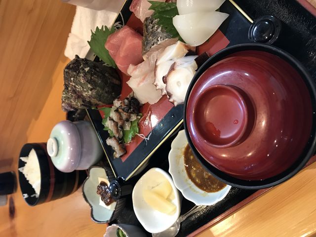 主人は刺身定食、大満足の定食でした。また行きたいです。_お食事処むつみ