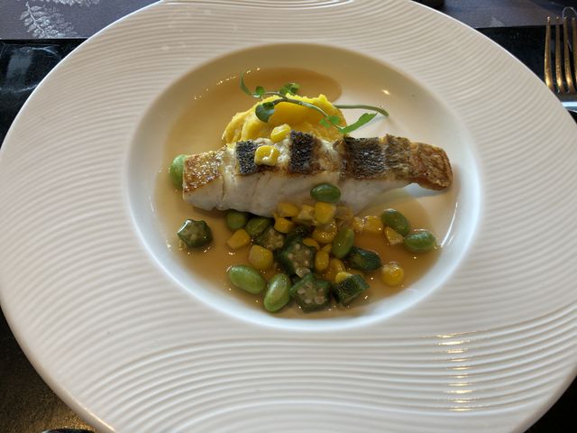 メインのお魚料理。
鮮魚のポワレ夏野菜とコンソメ。_文化屋 岐阜店