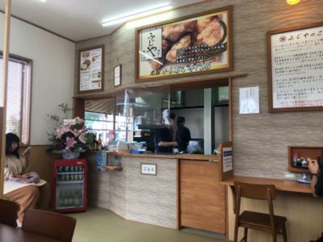 店内_ふじや からあげ店