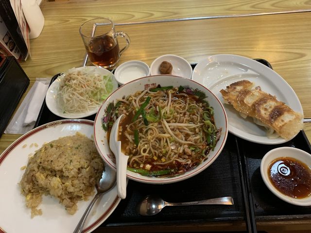 980円の定食です。ラーメン、炒飯、餃子、サラダ、デザートとボリューム満点!本格中華☆☆☆_本格中華料理 香満居 こうまんい