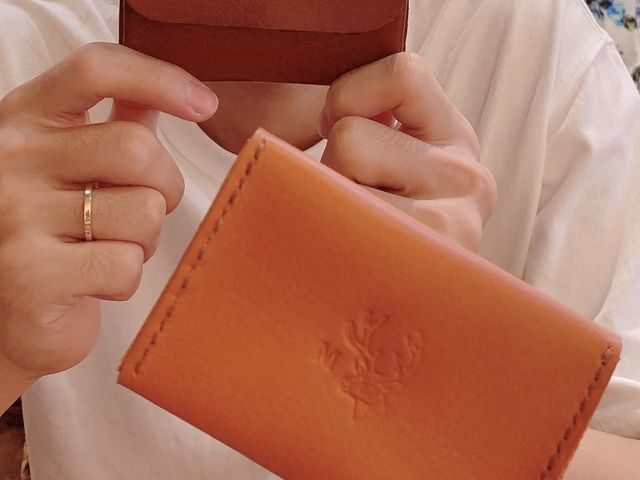 完成品。
薄茶色(裏面)、濃い茶色(表面)_革遊びHARUHINO