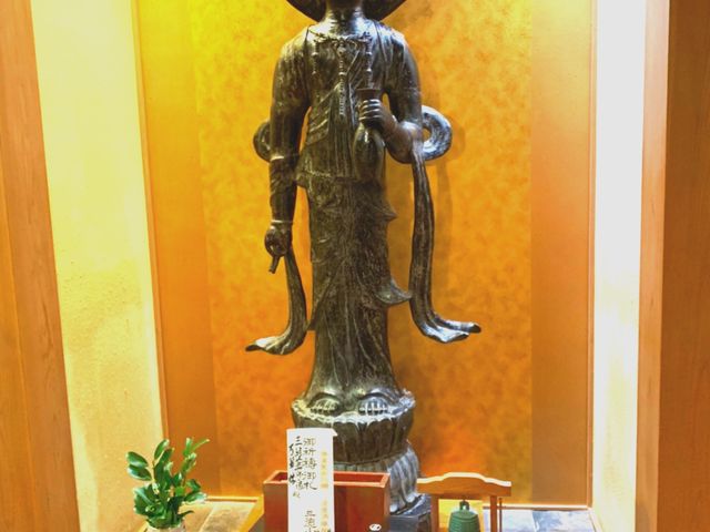 薬師如来像_三朝薬師の湯 万翆楼