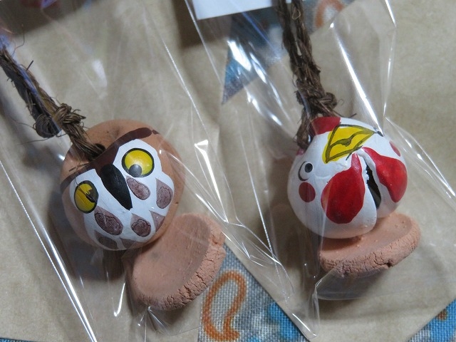 小さな土鈴を購入しました。
ふくろう・とり・ねこ(猫はすぐお土産に差し上げて撮っていません) _東光堂
