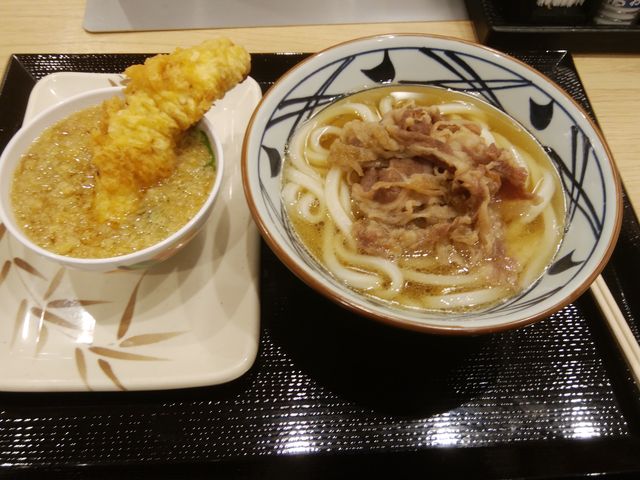 「肉うどん」のお肉はシャビーです。_丸亀製麺西葛西メトロセンター