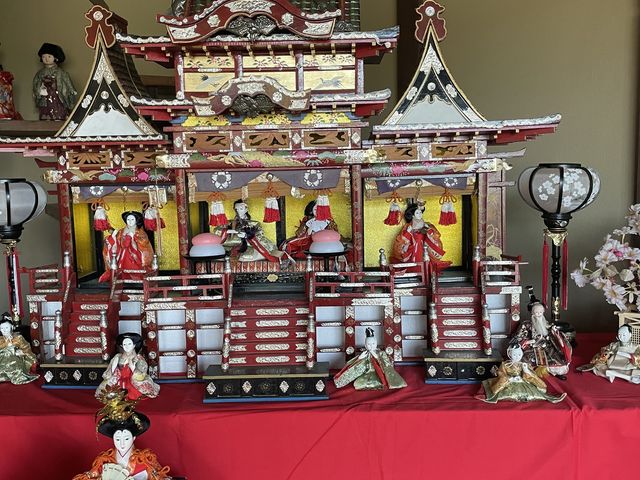とてもエレガントのお雛様が飾られていました_温山荘園