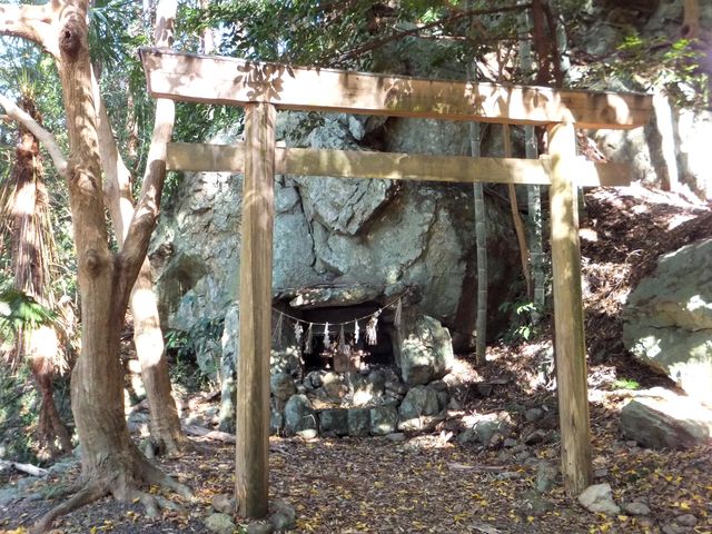 丘の麓にある公園の様子:八幡社_五ケ所城址