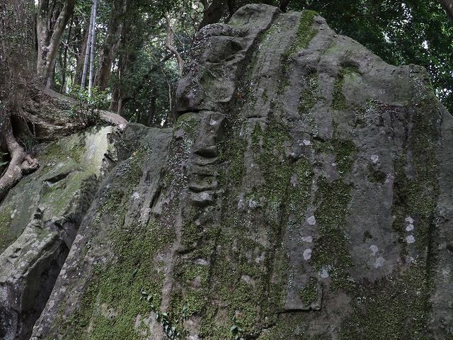 人が刻んだような跡がありました。_神谷神社(神谷太刀宮)