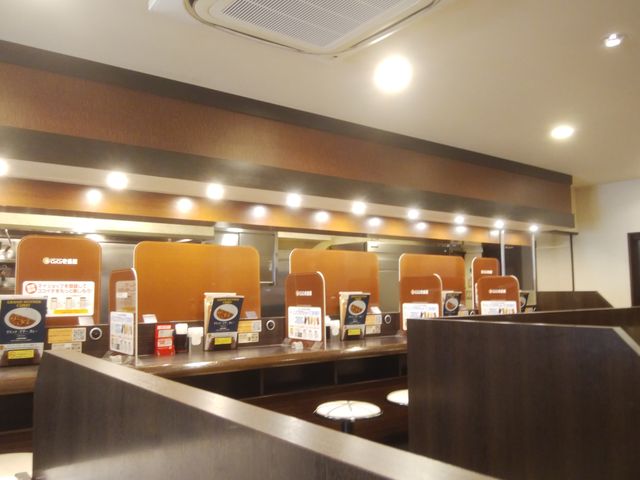 店内は明るく綺麗です。_カレーハウスCoCo壱番屋江戸川区葛西店