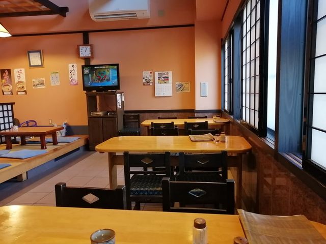 座席2_めん房丸仁神楽町店