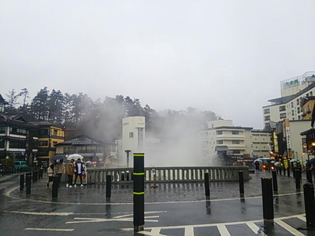 雨の日の湯畑♪_草津湯畑