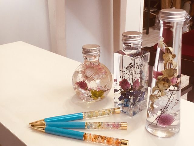 ハーバリウムとボールペン1人1つずつ作りました_お花とハーブのある暮らし(花Ange)