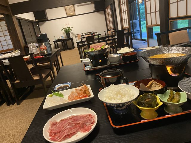 うにしゃぶと若狭牛のすき焼きです。_古民家レストラン らんたん
