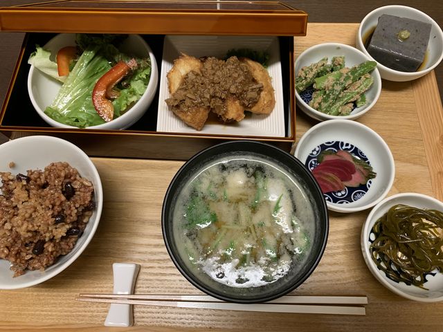 胡麻豆腐定食、メインは車麩フライ。
身体に心に優しいご飯。
少なく見えてかなりの満腹感!_こまきしょくどう 精進料理鎌倉不識庵