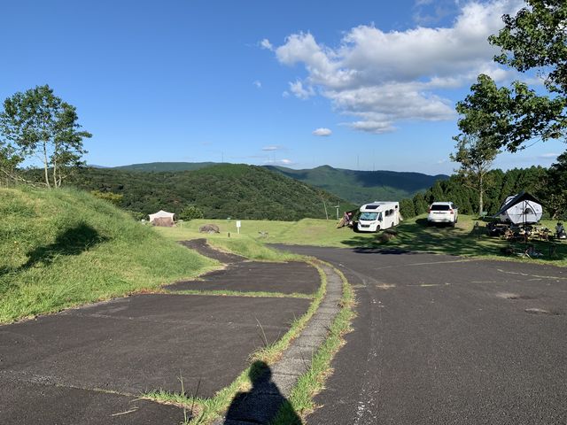 オースティンエリアが見えてる通路_矢岳高原ベルトンオートキャンプ場