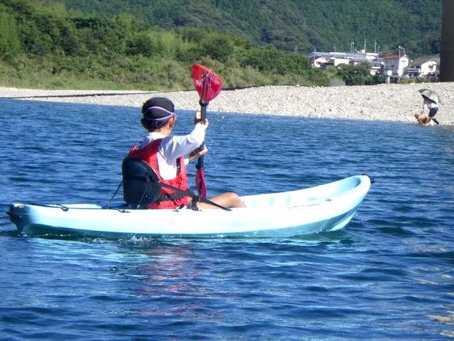 小学4年女子、一人で上手に漕いでます。_スノーピークかわの駅おち