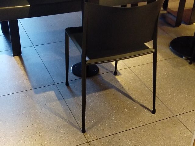 1Fテーブル席_マクドナルド草薙店