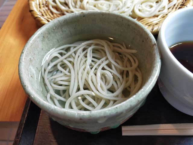 水そばのアップ_上條