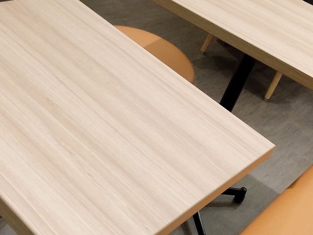 テーブル席_ドトールコーヒーショップサカエチカ店