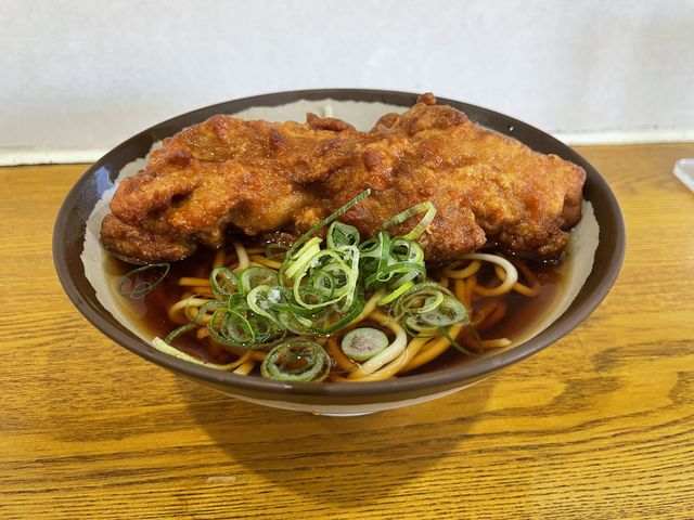 唐揚げ蕎麦(唐揚げ一個;今日から価格改定で470円)_弥生軒