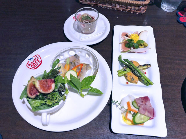 ディナーでは、信州産の食材を使ったコース料理を堪能。_ドッグデプト・ガーデン軽井沢